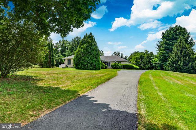 954 SAINT MATTHEWS RD, Chester Springs, PA 19425