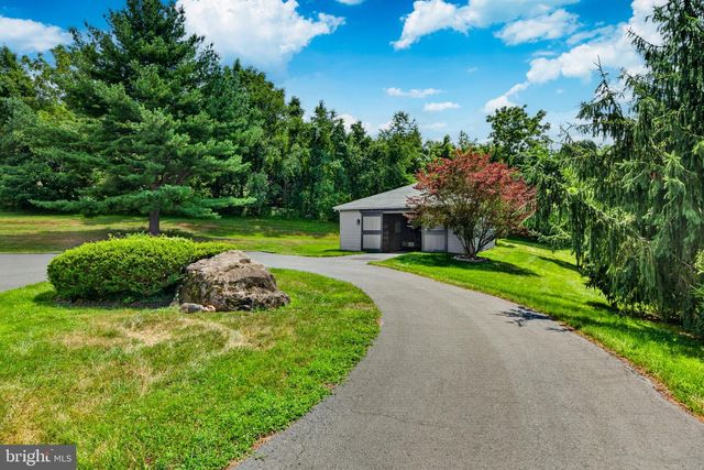 954 SAINT MATTHEWS RD, Chester Springs, PA 19425