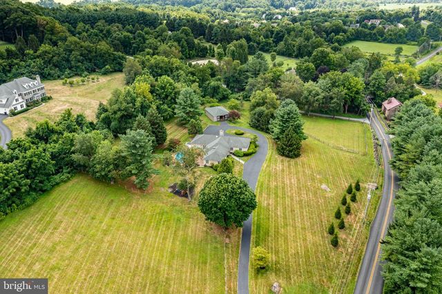 954 SAINT MATTHEWS RD, Chester Springs, PA 19425