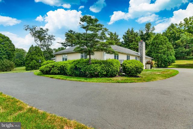 954 SAINT MATTHEWS RD, Chester Springs, PA 19425