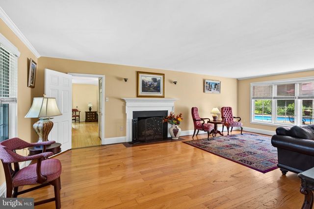 954 SAINT MATTHEWS RD, Chester Springs, PA 19425