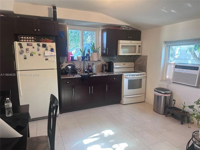 2125 Bay Dr C, Miami Beach, FL 33141