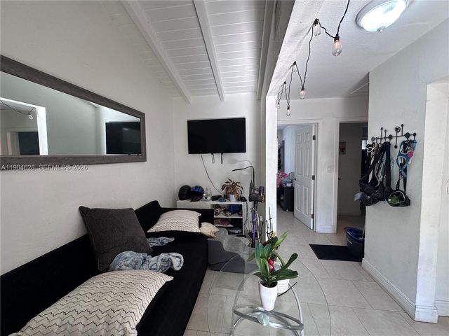 2125 Bay Dr C, Miami Beach, FL 33141