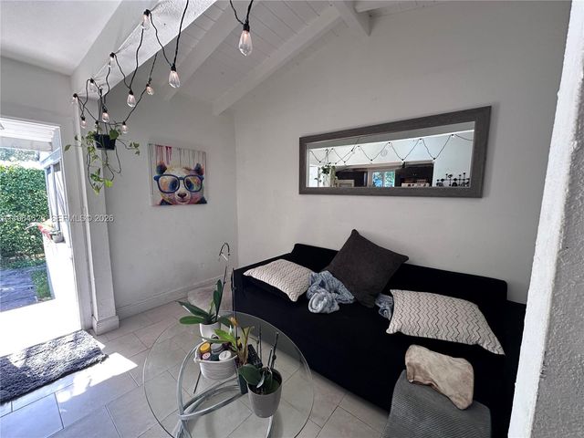 2125 Bay Dr C, Miami Beach, FL 33141