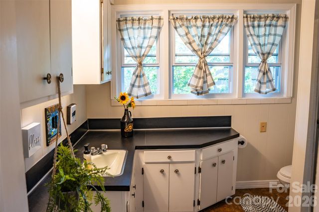 1967 Mckinney Mine Road, Spruce Pine, NC 28777