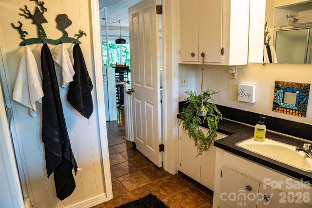 1967 Mckinney Mine Road, Spruce Pine, NC 28777