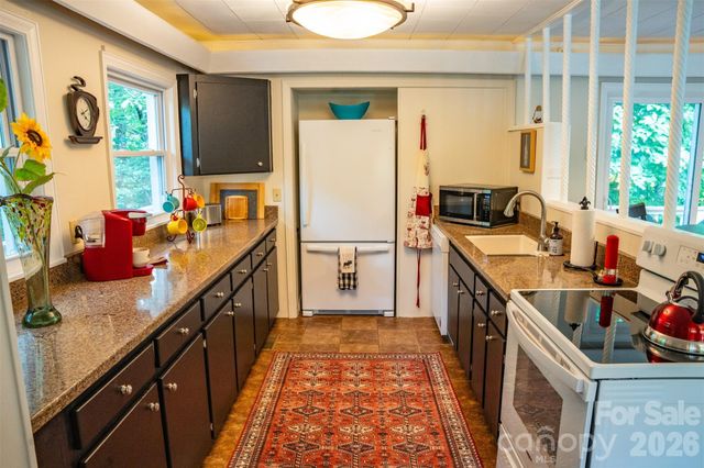 1967 Mckinney Mine Road, Spruce Pine, NC 28777