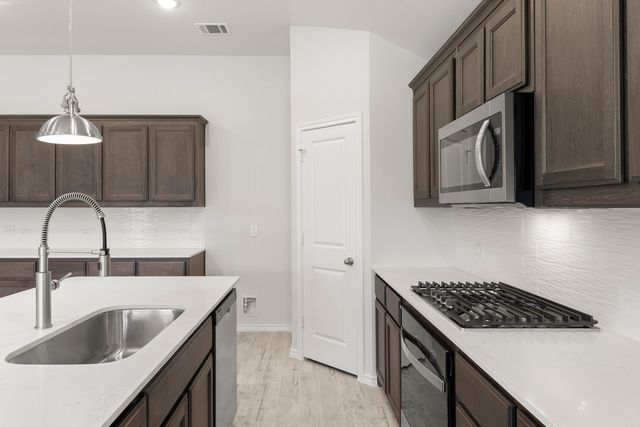 215 Van Horn Drive, Terrell, TX 75160