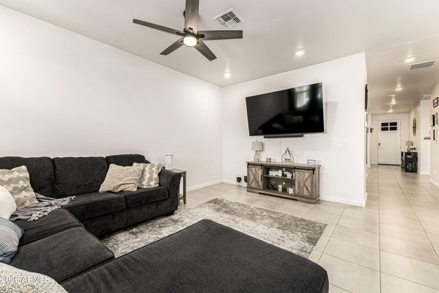 3475 E ISLA Avenue, San Tan Valley, AZ 85143