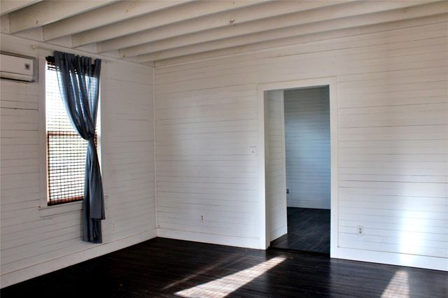 192 Plum Acres Lane, West Point, TX 78963