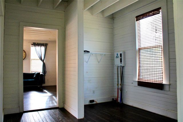 192 Plum Acres Lane, West Point, TX 78963