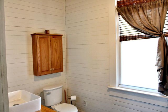 192 Plum Acres Lane, West Point, TX 78963