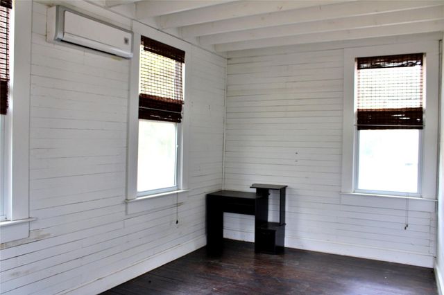 192 Plum Acres Lane, West Point, TX 78963