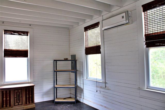 192 Plum Acres Lane, West Point, TX 78963