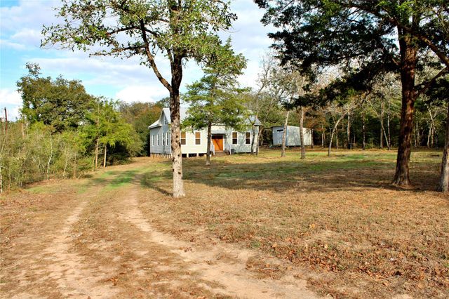 192 Plum Acres Lane, West Point, TX 78963