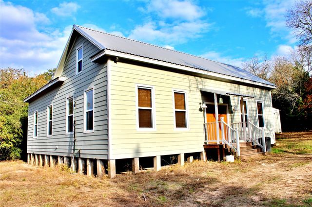 192 Plum Acres Lane, West Point, TX 78963