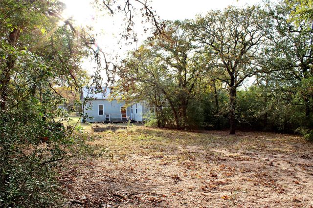 192 Plum Acres Lane, West Point, TX 78963