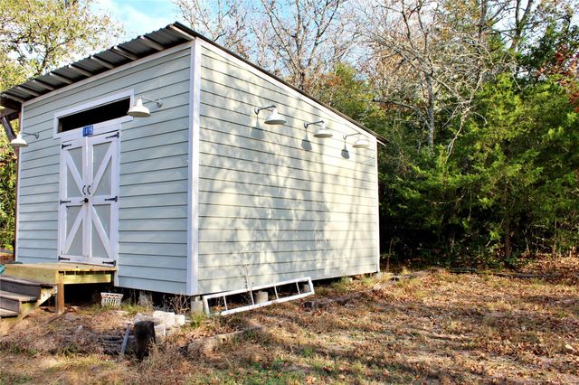 192 Plum Acres Lane, West Point, TX 78963