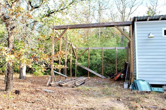 192 Plum Acres Lane, West Point, TX 78963