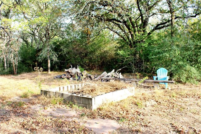 192 Plum Acres Lane, West Point, TX 78963