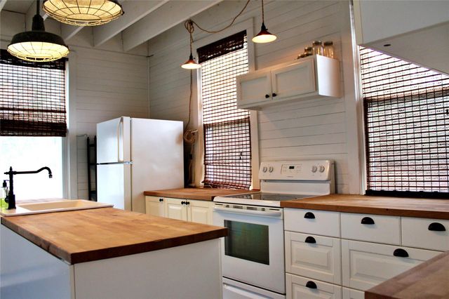 192 Plum Acres Lane, West Point, TX 78963