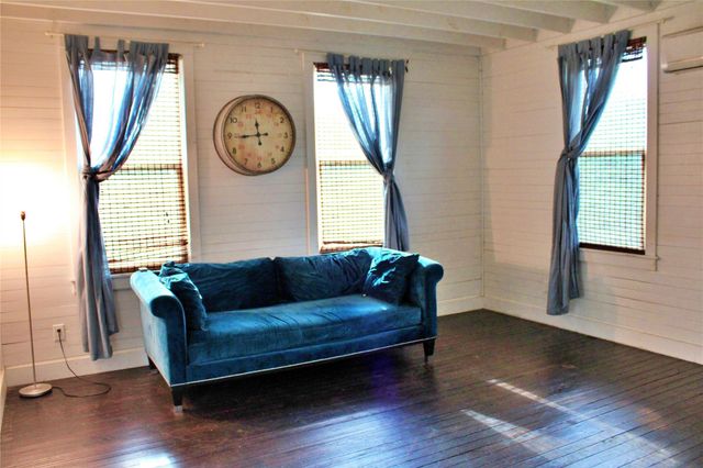 192 Plum Acres Lane, West Point, TX 78963