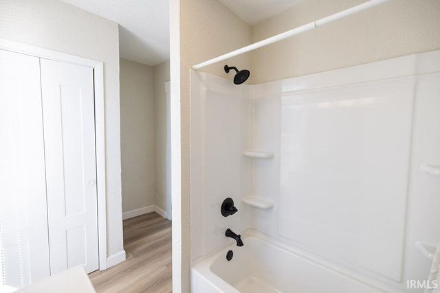 2823 S Vine Street, Muncie, IN 47302