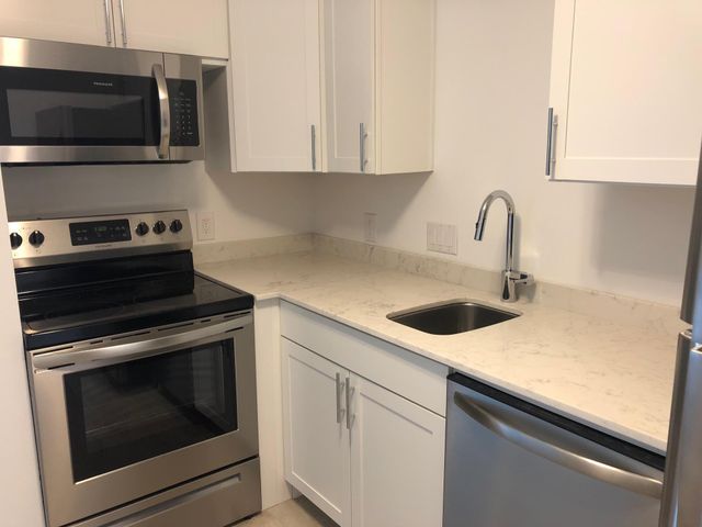 1840 Burton DR 158, Austin, TX 78741