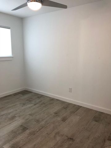 1840 Burton DR 158, Austin, TX 78741