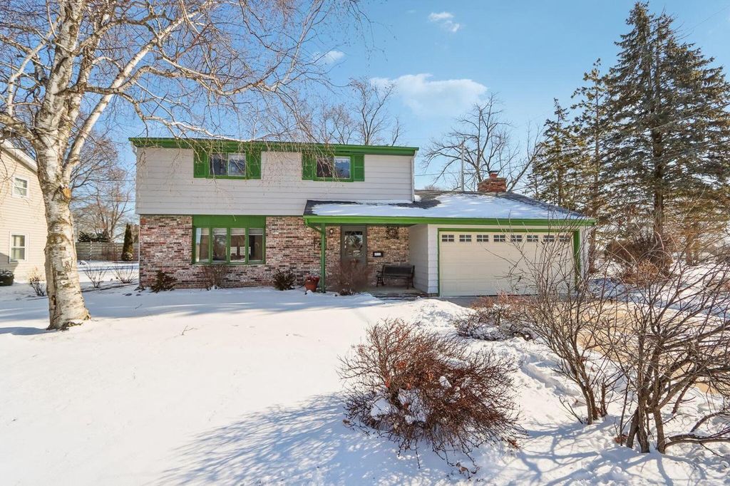 1455 Hillside DRIVE, Waukesha, WI 53186