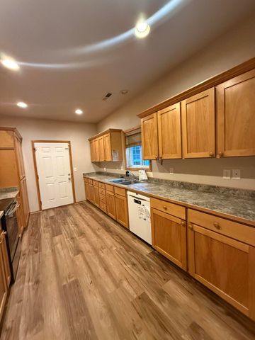 834 Isherwood Drive, Central Point, OR 97502