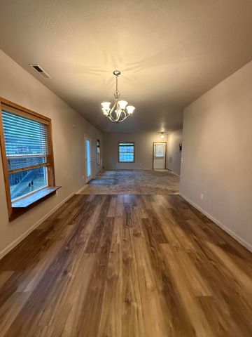 834 Isherwood Drive, Central Point, OR 97502