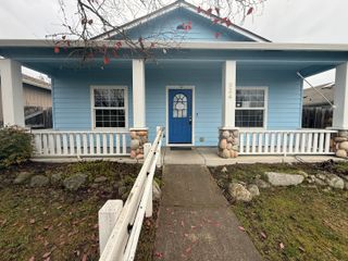 834 Isherwood Drive, Central Point, OR 97502