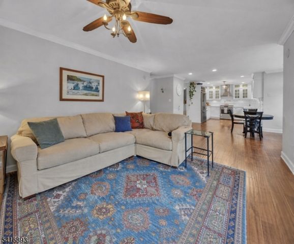 8 Governor Rd, Readington Twp., NJ 08822