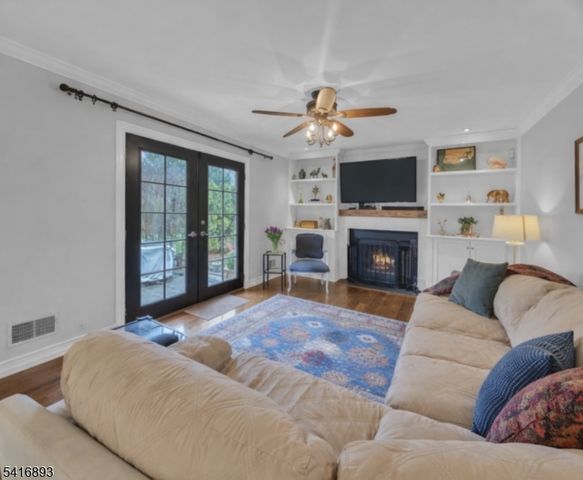 8 Governor Rd, Readington Twp., NJ 08822