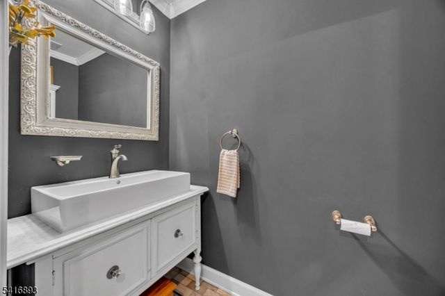 8 Governor Rd, Readington Twp., NJ 08822