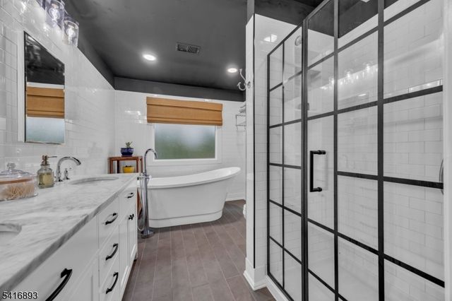 8 Governor Rd, Readington Twp., NJ 08822