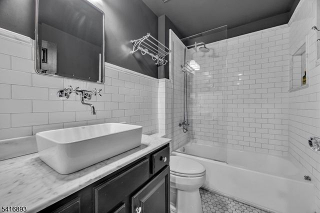 8 Governor Rd, Readington Twp., NJ 08822