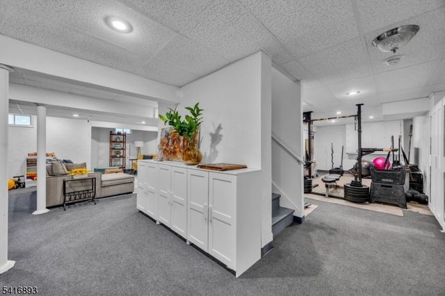 8 Governor Rd, Readington Twp., NJ 08822