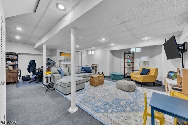 8 Governor Rd, Readington Twp., NJ 08822