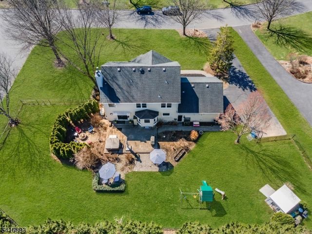 8 Governor Rd, Readington Twp., NJ 08822