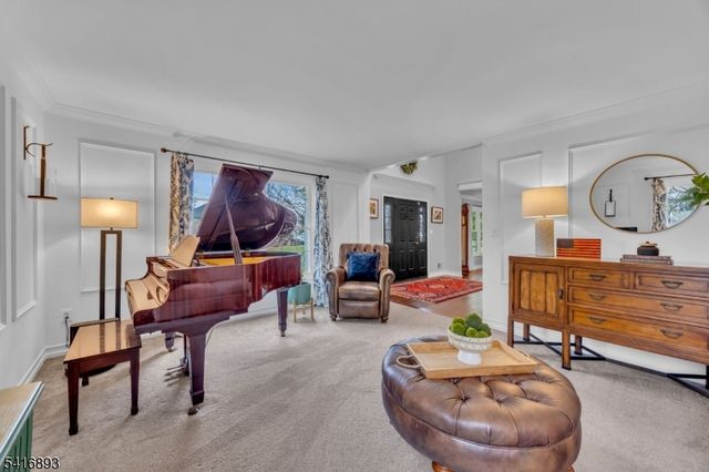 8 Governor Rd, Readington Twp., NJ 08822