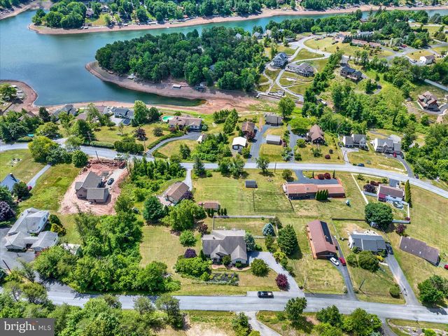 1888 BOW DR, Auburn, PA 17922