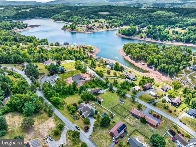 1888 BOW DR, Auburn, PA 17922