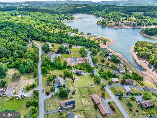 1888 BOW DR, Auburn, PA 17922
