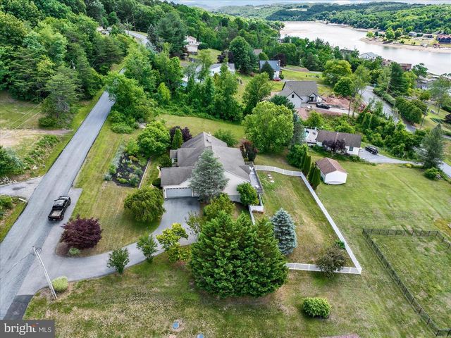 1888 BOW DR, Auburn, PA 17922