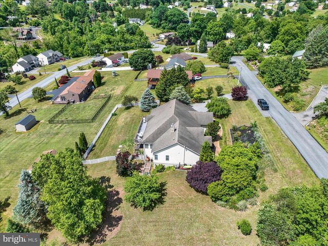 1888 BOW DR, Auburn, PA 17922