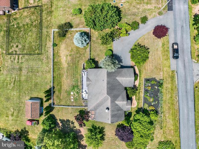 1888 BOW DR, Auburn, PA 17922
