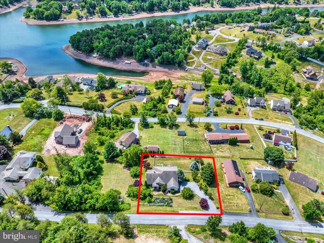 1888 BOW DR, Auburn, PA 17922