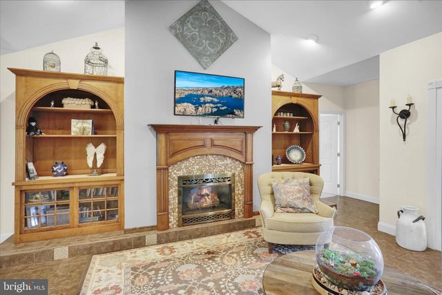 1888 BOW DR, Auburn, PA 17922